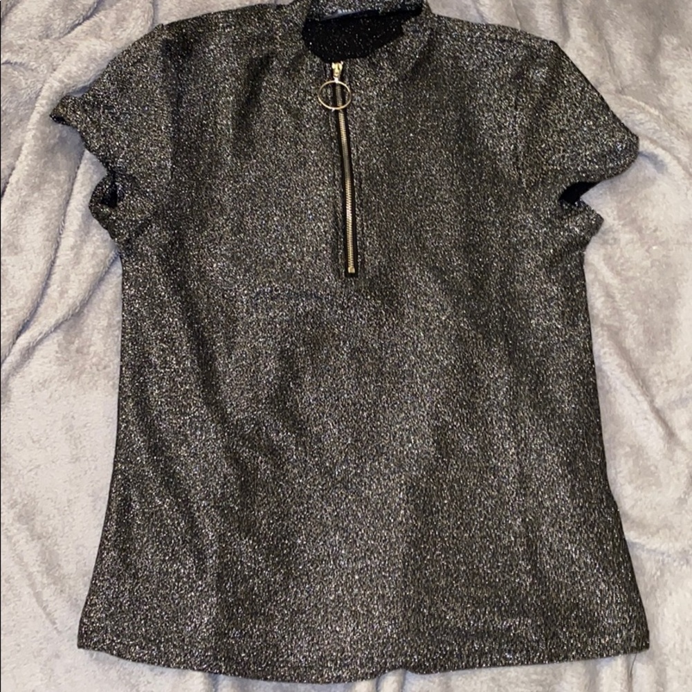 Shiny gray top